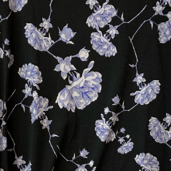 LuLaRoe Perfect Tee Aztec Design FLORAL baby blue & black  Size M - Picture 2 of 2